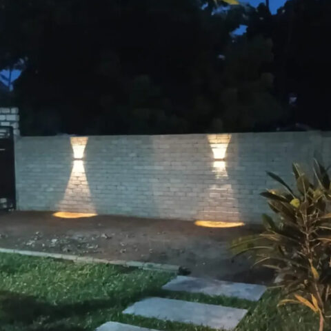 UPDOWN SOLAR WALL LIGHT