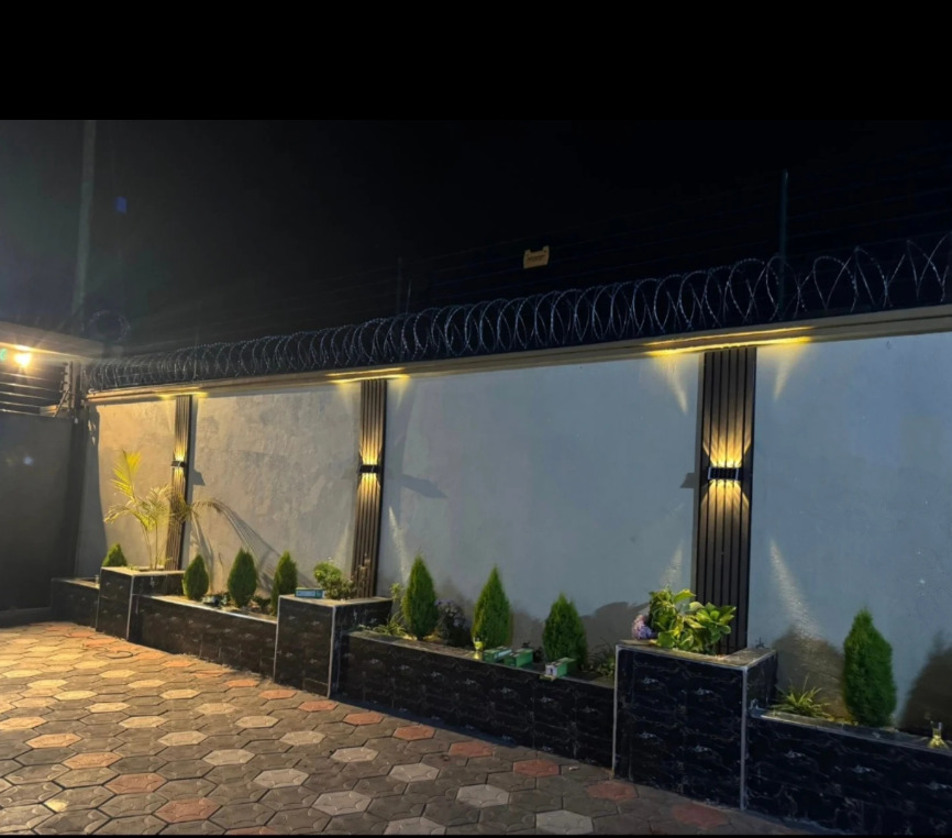 UPDOWN SOLAR WALL LIGHT