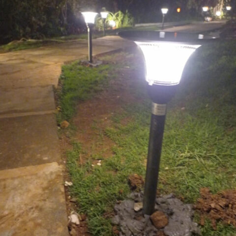 HEAVY DUTY SOLAR GARDEN LIGHT