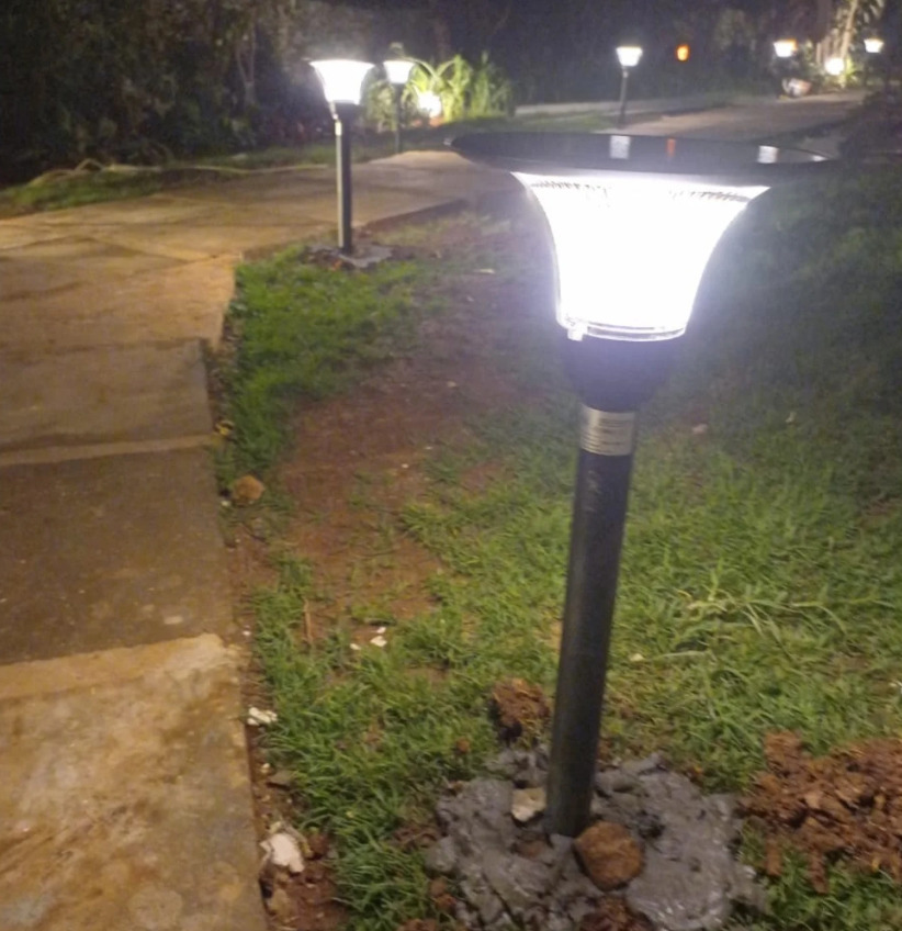 HEAVY DUTY SOLAR GARDEN LIGHT