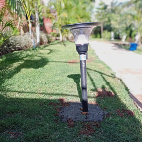 HEAVY DUTY SOLAR GARDEN LIGHT